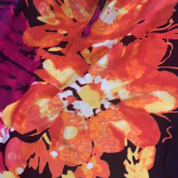 Tanking top. Straps are removable size Large - Picture 2 of 6